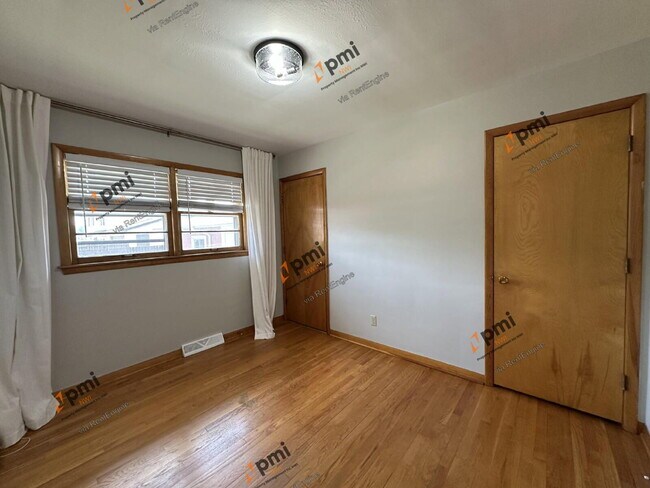 Building Photo - 1137 N Jay Ave