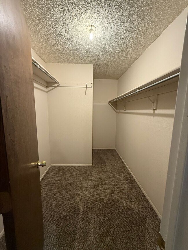 Building Photo - 404 N Nolan River Rd