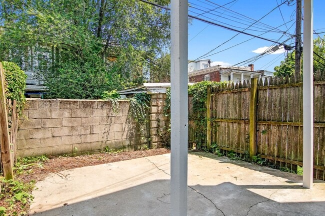 Building Photo - Coming Soon! Spacious 3 Bedroom, 1.5 Bath ...