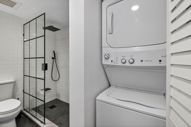 Building Photo - 1750 N Bayshore Dr