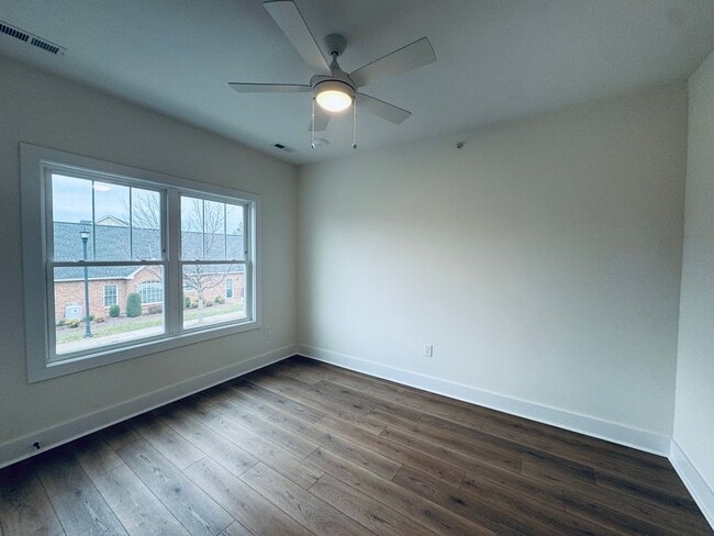 Building Photo - THE CROWN AT CORNESTONE