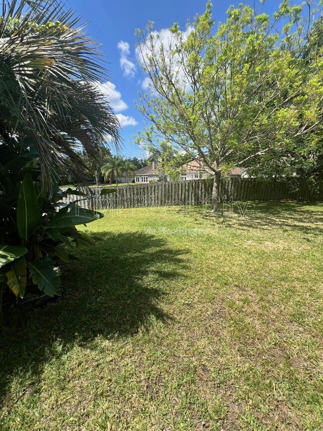 Building Photo - 2480 Ridge Will Dr