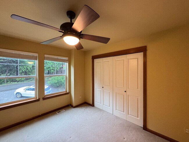 Building Photo - Spacious 4-Bedroom Home for Rent in Woodinville