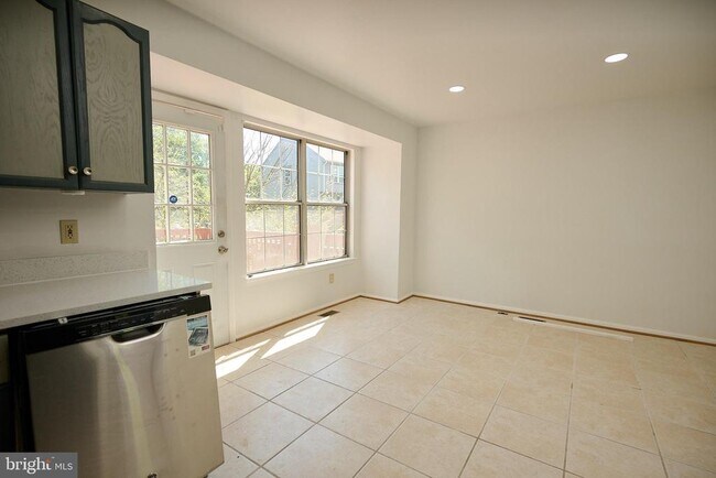 Building Photo - 46760 Hobblebush Terrace