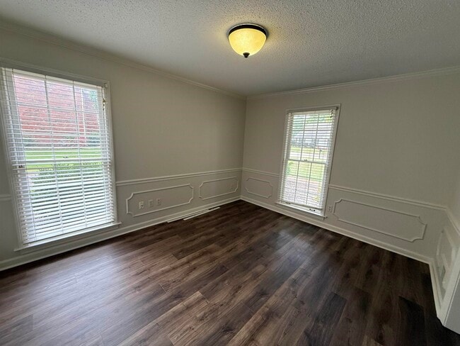 Building Photo - 3048 Sandy Creek Dr