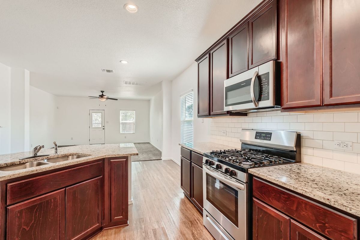 Building Photo - 15111 Pandion Dr