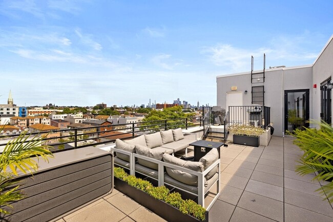 Building Photo - 142 Charles St