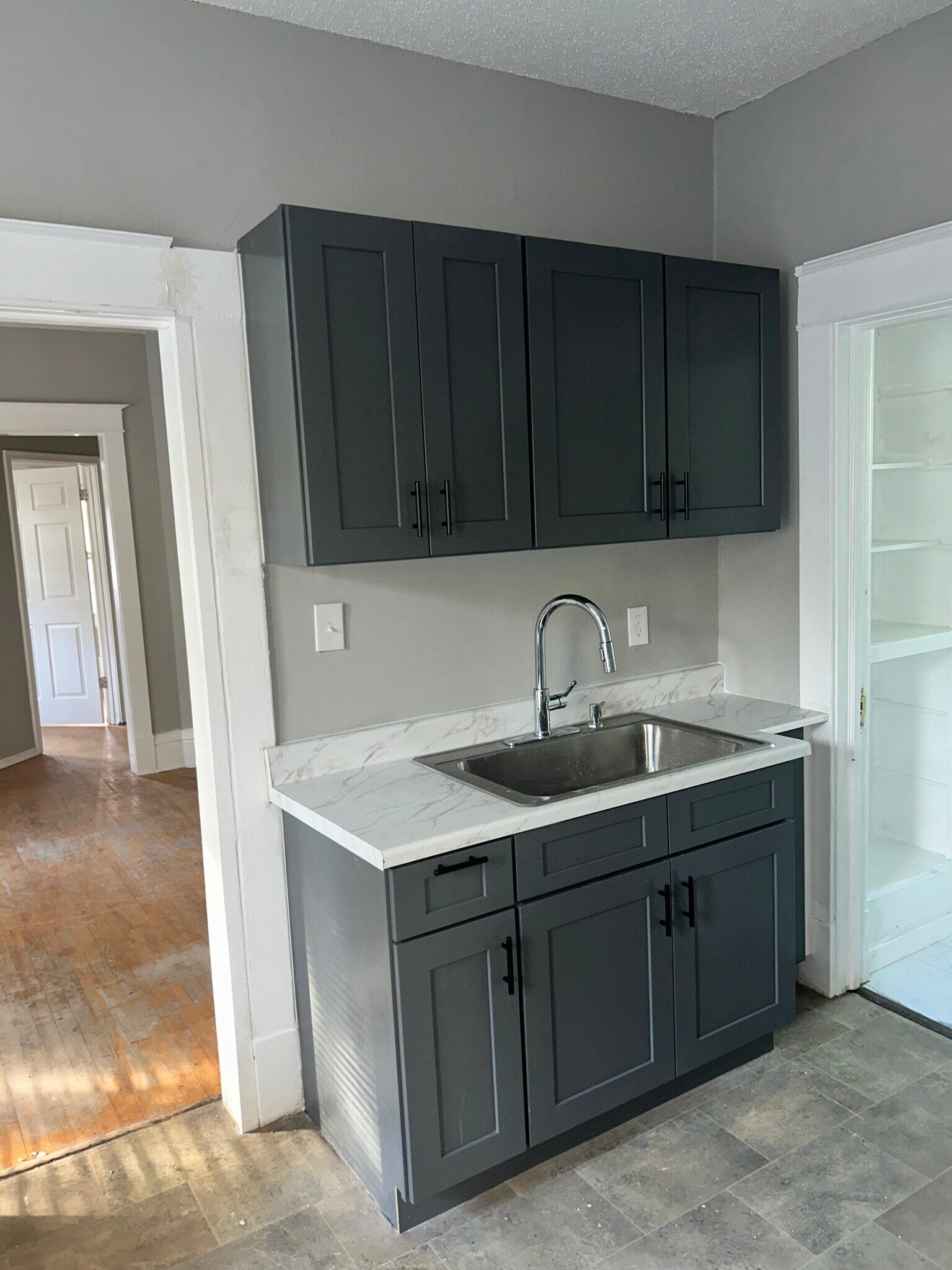 Building Photo - 1177 Reaney Ave