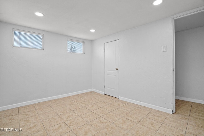 Building Photo - 3700 Taylor Ave