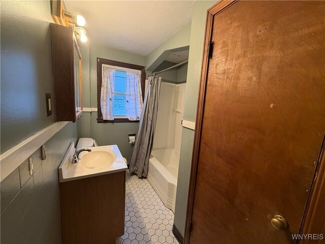 Building Photo - 2734 Forest # Upper Ave