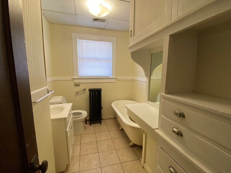 Building Photo - 1008 Monroe Ave