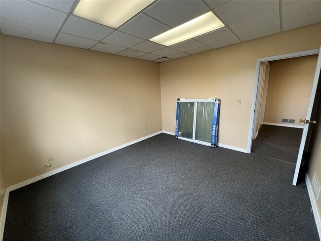 Building Photo - 130 W Main St