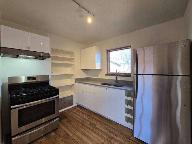 Building Photo - 235 Irvine St