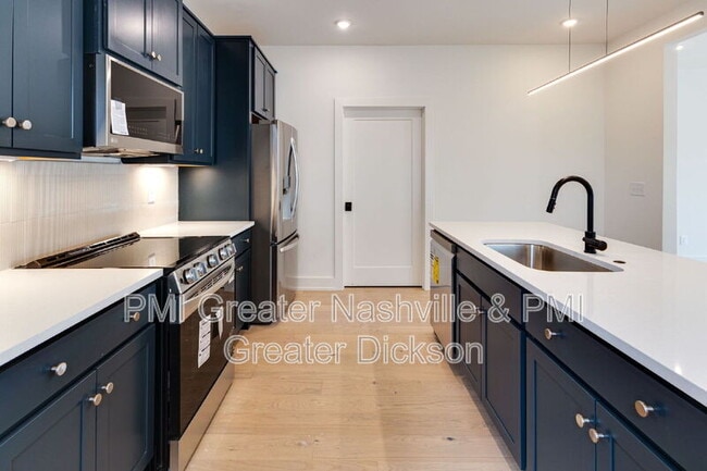 Building Photo - 537 Midnight Way