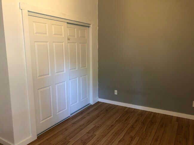 Building Photo - 1007 NW Bryant St