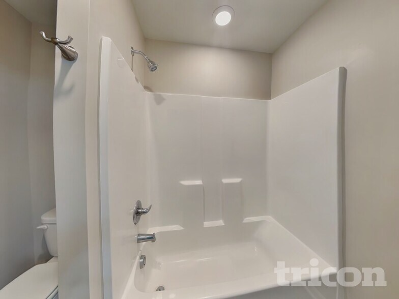 Building Photo - 265 Frst Mdw Ln