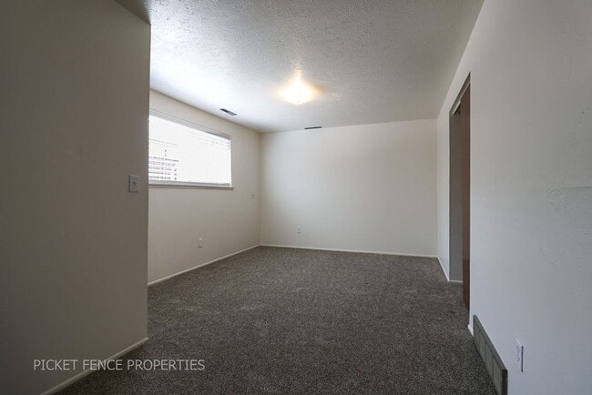 Building Photo - 1488 E 8th St