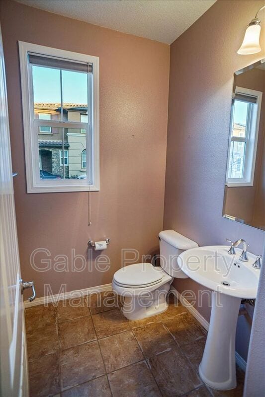 Building Photo - 20420 Victory Ct