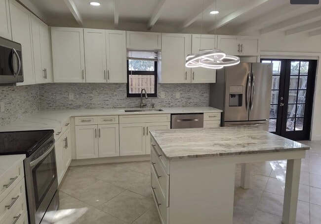 Building Photo - 3642 Gulfstream Rd