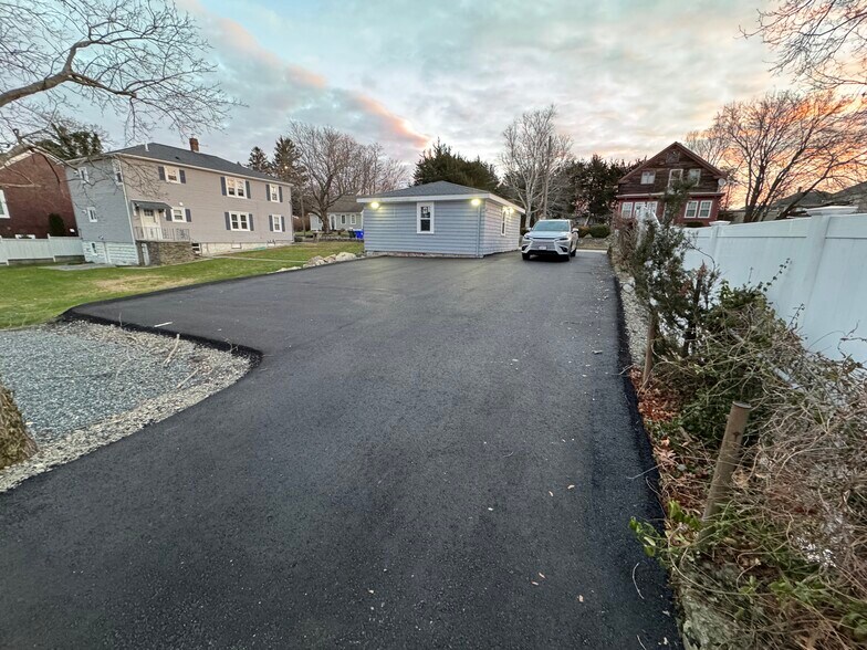 Building Photo - 5 Goulart Ave