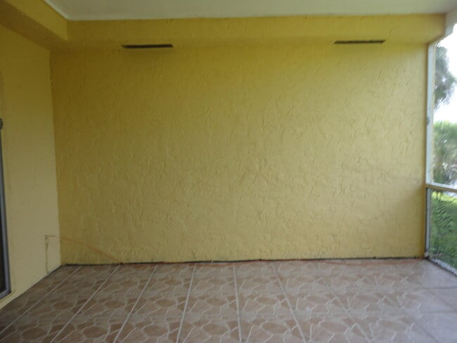 Building Photo - 212 Sparrow Dr