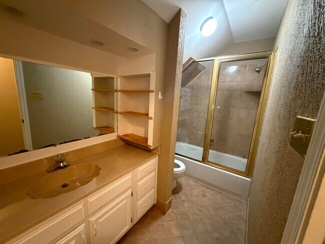 Building Photo - 956 Rolling Oaks Ln