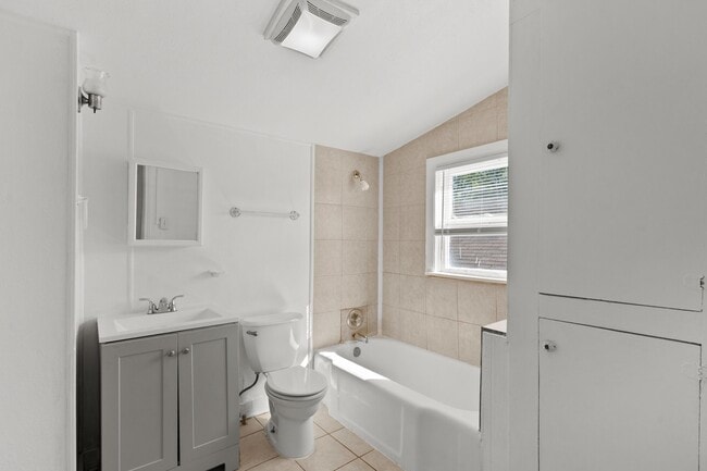 Building Photo - 4020 Avenue O 1/2