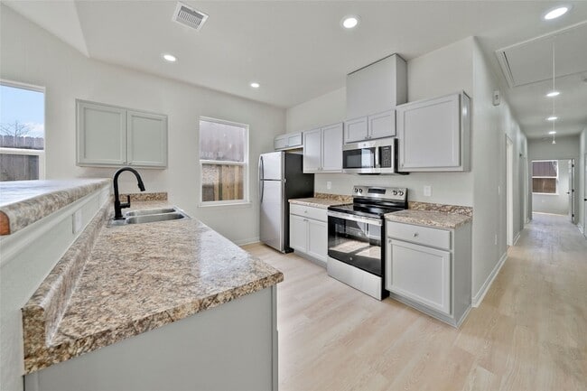 Building Photo - 4415 Castor St