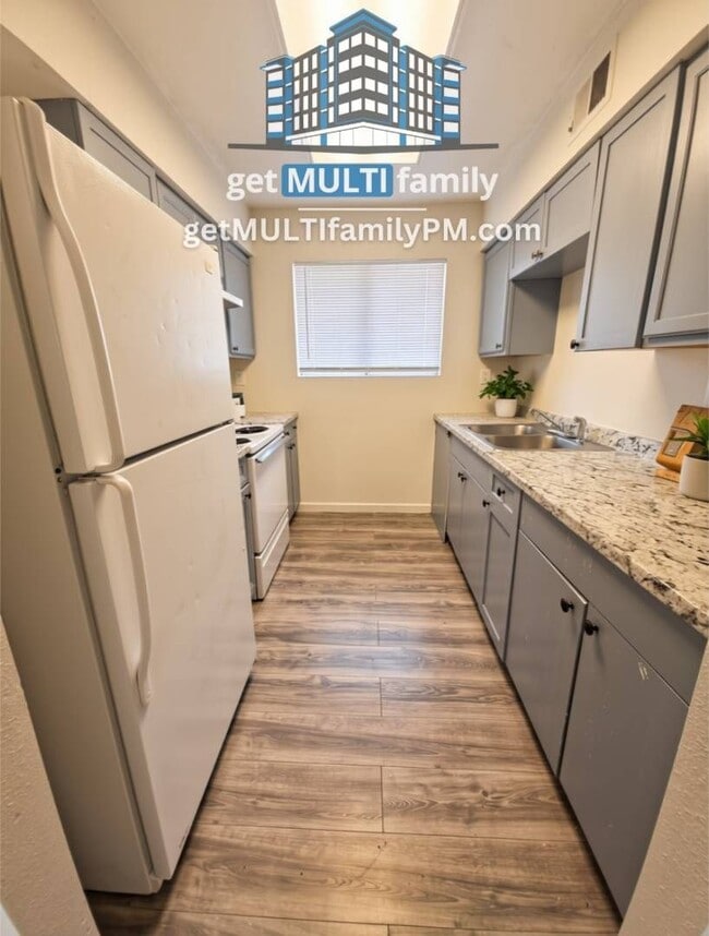 Building Photo - 7120 N 66th Dr
