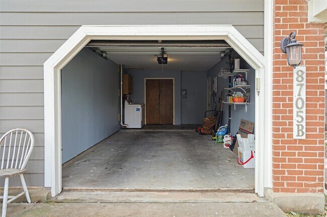 Building Photo - 8705 Clearbrook Trail