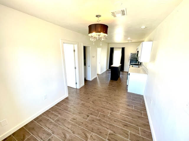 Building Photo - Renovated. with private yard!!!