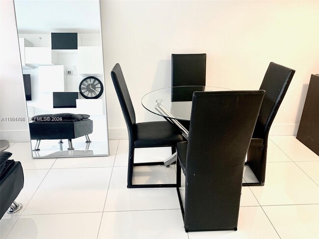 Building Photo - 1500 Bay Rd