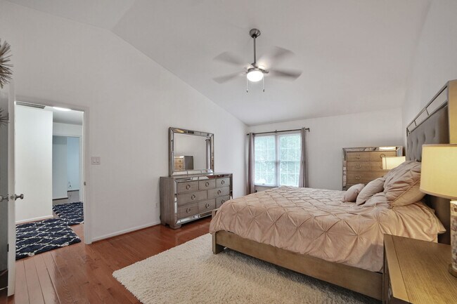 Building Photo - 18420 Shady View Ln