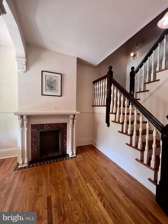 Building Photo - 1303 W 13th St