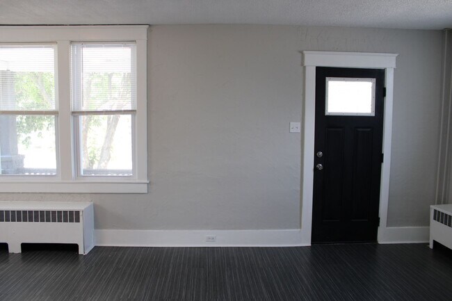 Building Photo - 3 Bedroom Single Family Home