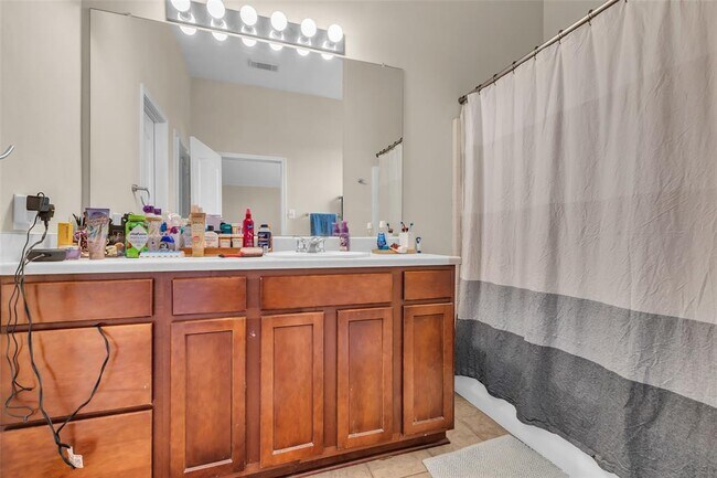 Building Photo - 10711 Gilford Crest Dr
