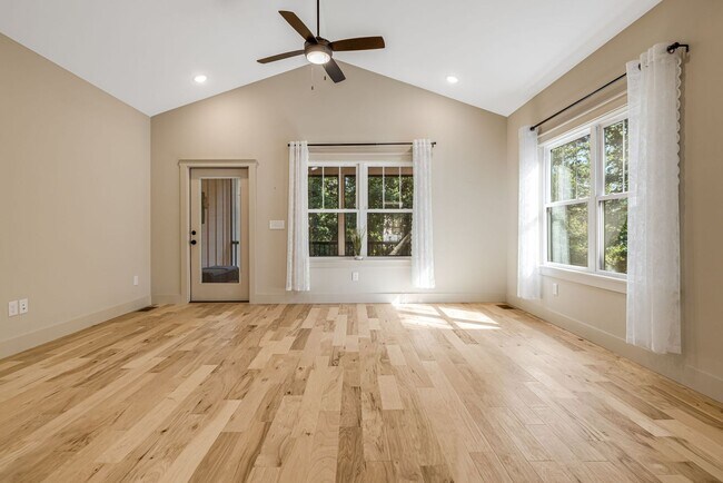 Building Photo - 40 Rangeley Dr