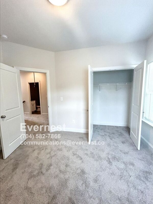 Building Photo - 106 Elwood St