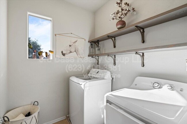 Building Photo - 21072 W Maiden Ln