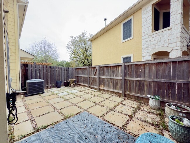 Building Photo - 2 Bedroom Townhome in Westcreek Ranch