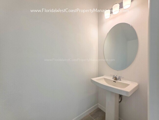 Building Photo - OUTSTANDING BRAND NEW TOWNHOME MOVE IN READY! AZARIO TOWNHOMES LWR !