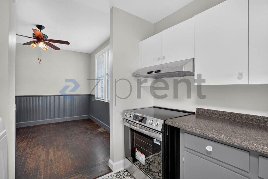 Building Photo - Unit