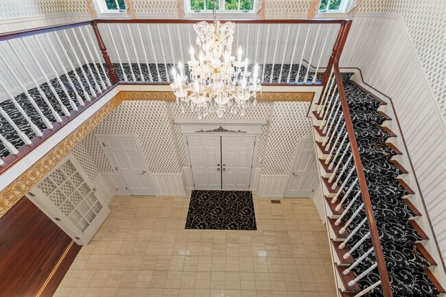Building Photo - "Experience Luxury Living: Expansive 4-Bedroom Retreat Estate with Scenic Views and Elegant Finis...