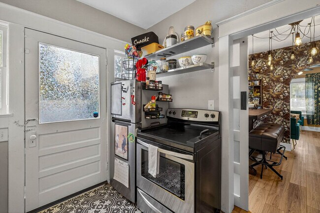 Building Photo - 5901 N Ola Ave