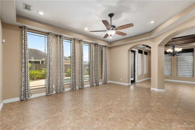 Building Photo - 1320 Manzano Ln