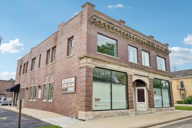 Building Photo - 1111 55th St