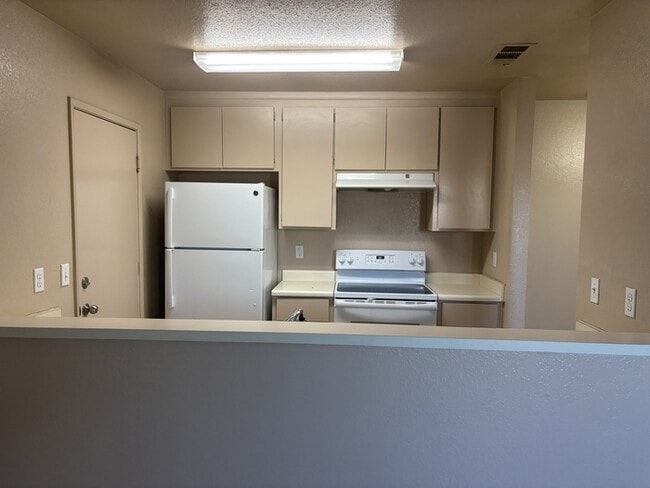 Building Photo - 230 Ventanas Ave