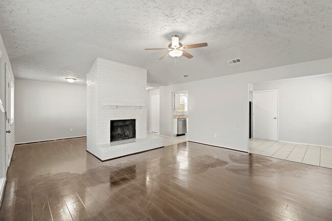 Building Photo - 24030 Silversmith Ln