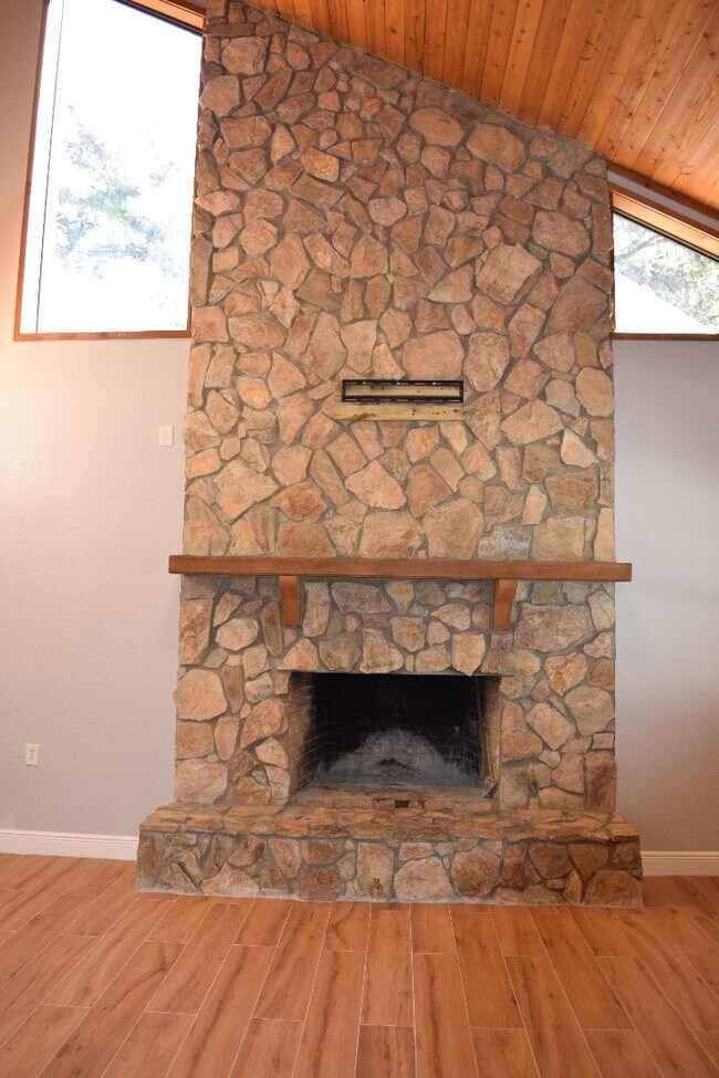 Building Photo - 2718 Viola Ln