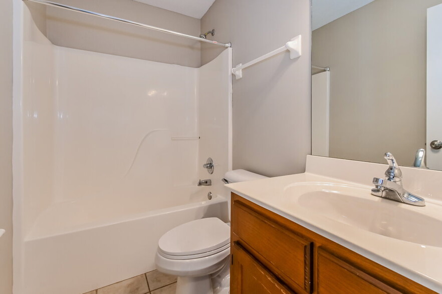 Building Photo - 3123 Quartz Dr
